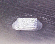 Зарубка 2,0х1,0 мм Вид на вертикальную стенку. Технология микрофрезерования.  Производство ООО "Физприбор" 